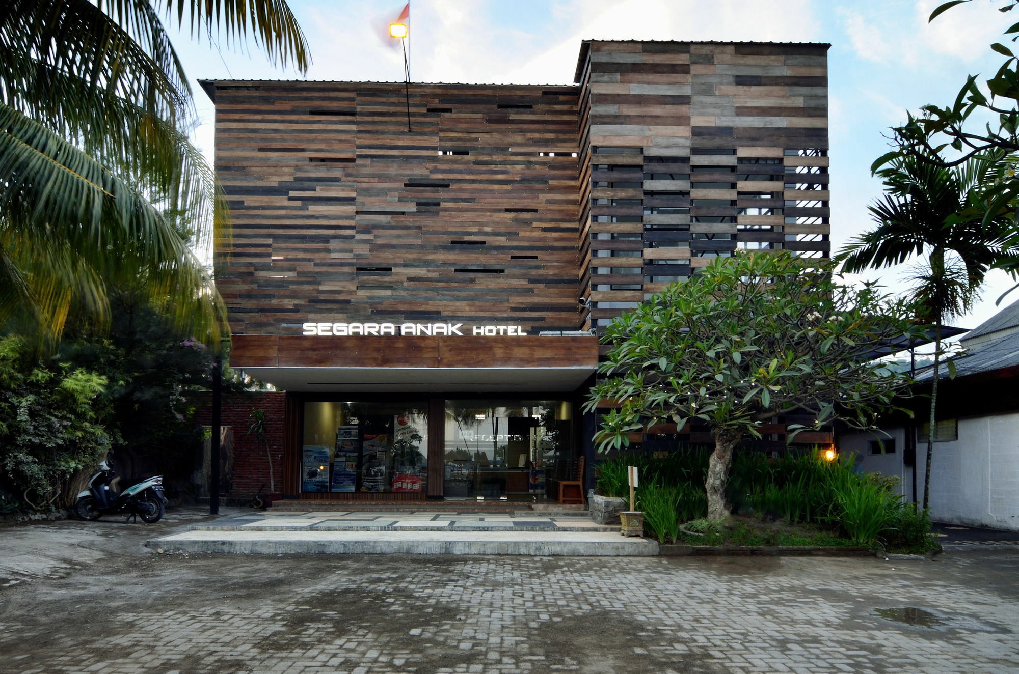 Segara Anak Bungalow & Restaurant Kuta  Dış mekan fotoğraf