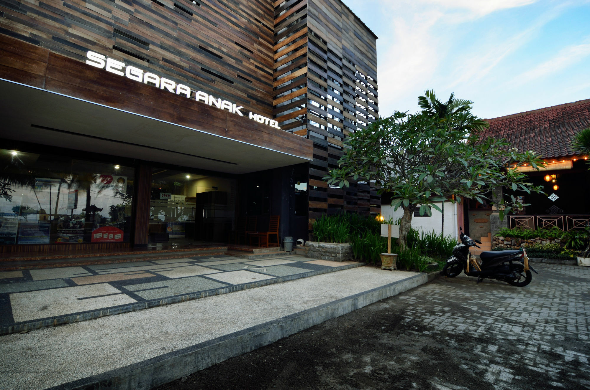 Segara Anak Bungalow & Restaurant Kuta  Dış mekan fotoğraf