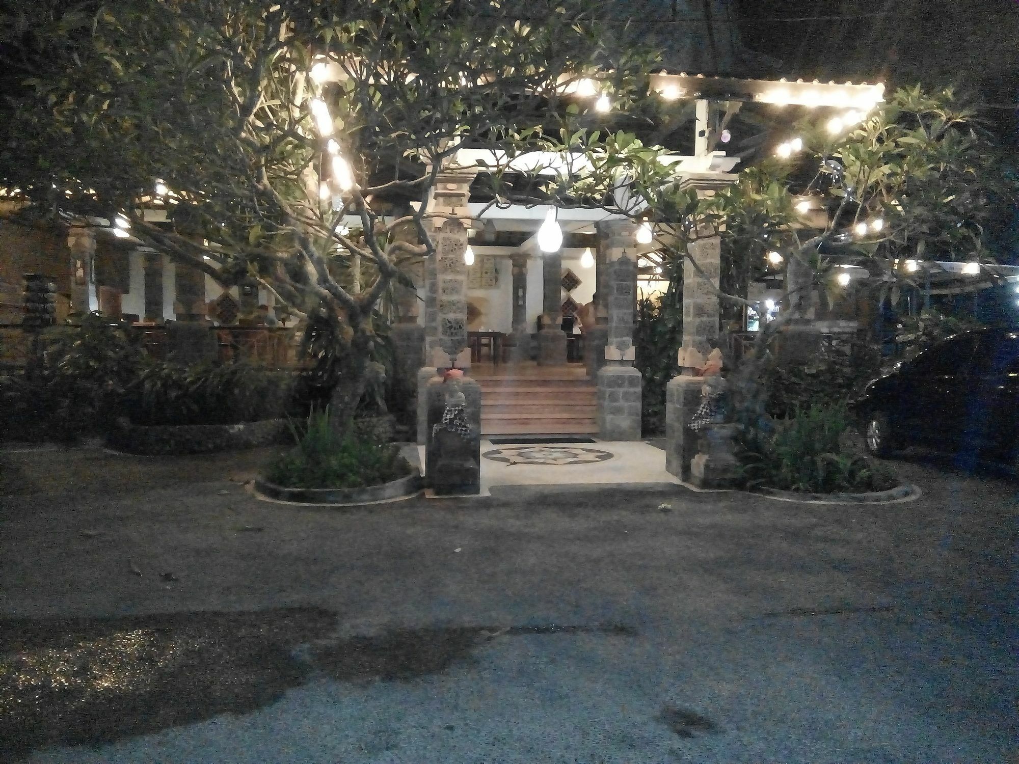 Segara Anak Bungalow & Restaurant Kuta  Dış mekan fotoğraf